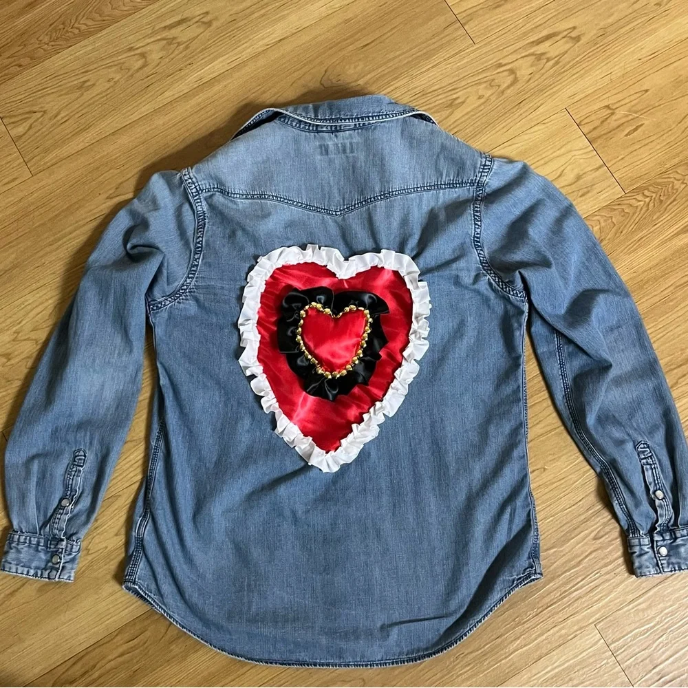 EXPRESS denim shirt gently used embroidered hearts ❤️ on back size L - Picture 1 of 15
